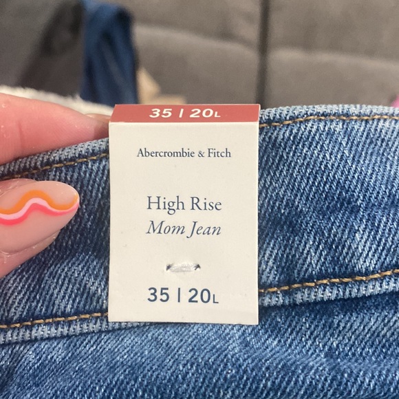 Abercrombie & Fitch high rise mom jean size 35/20L never worn - Picture 3 of 3